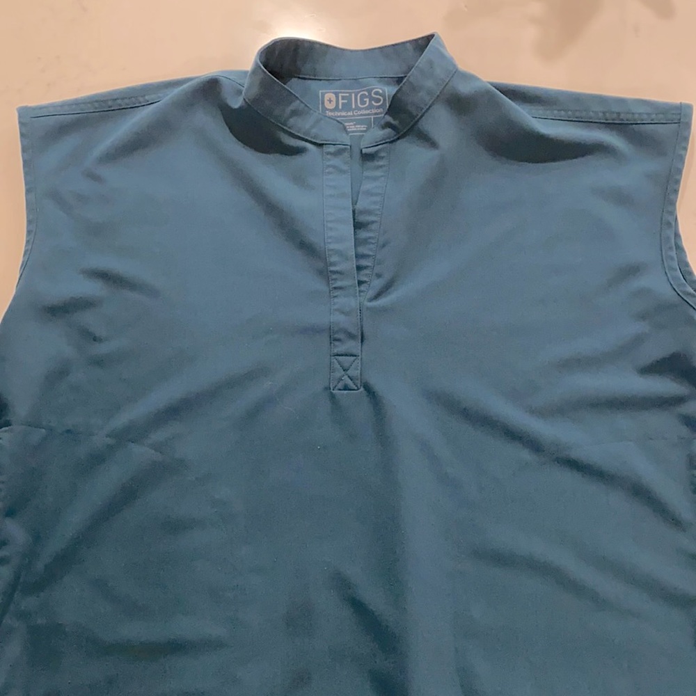 Figs Rafaela Teal scrub top size large
